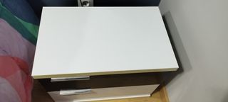 Cabecero tapizado y dos mesitas de noche