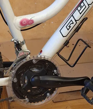 Bicicleta de montaña GUER blanca