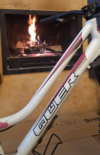 Bicicleta de montaña GUER blanca
