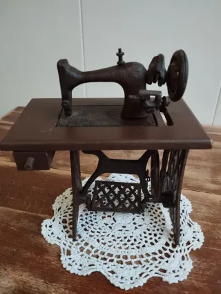 Máquina de coser vintage decorativa