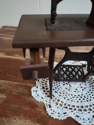 Máquina de coser vintage decorativa