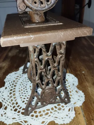 Máquina de coser vintage decorativa