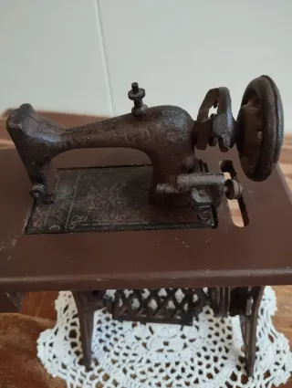 Máquina de coser vintage decorativa