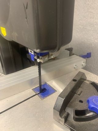 Sierra de cinta Energer sin uso.