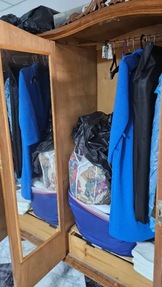 Armario antiguo de madera 4 puertas