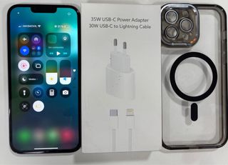 iPhone 13 Pro Max Plata + Cargador