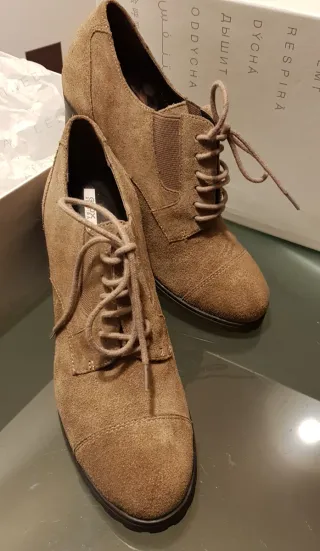 Zapatos Geox cordones ante beige