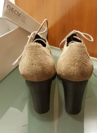 Zapatos Geox cordones ante beige