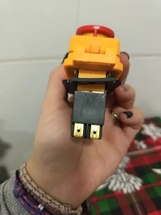 Interruptor Eléctrico 4 Pines Amarillo