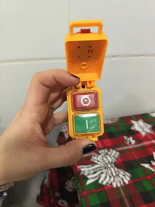 Interruptor Eléctrico 4 Pines Amarillo