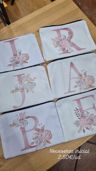 Neceser con inicial floral