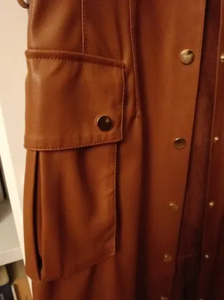 Vestido símil cuero marrón