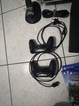 PS4 Slim 1TB + 2 Controller + Giochi