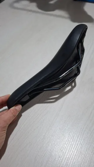 Sillín de bicicleta negro