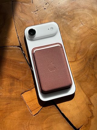 Cartera TechWoven Magsafe iPhone marrón