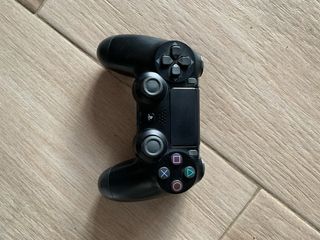 PS4 (PlayStation 4) Negra + 2 Controles