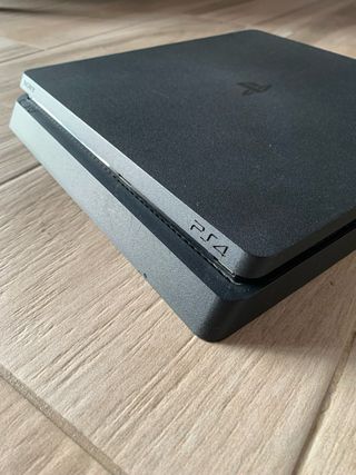 PS4 (PlayStation 4) Negra + 2 Controles