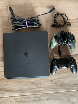 PS4 (PlayStation 4) Negra + 2 Controles