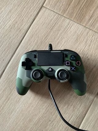 PS4 (PlayStation 4) Negra + 2 Controles