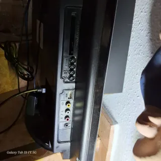 Televisor 22". Oki.