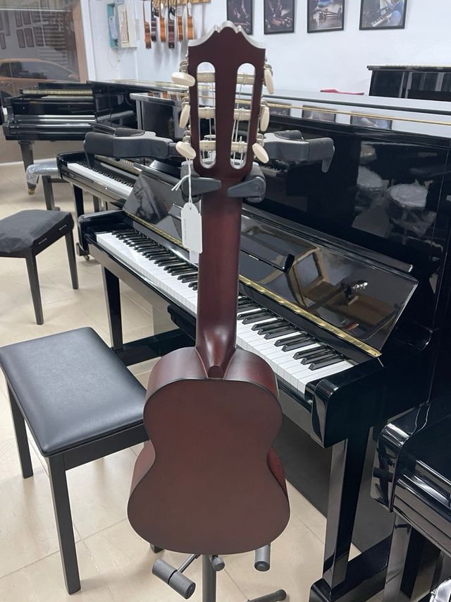 Guitalele Yamaha GL1