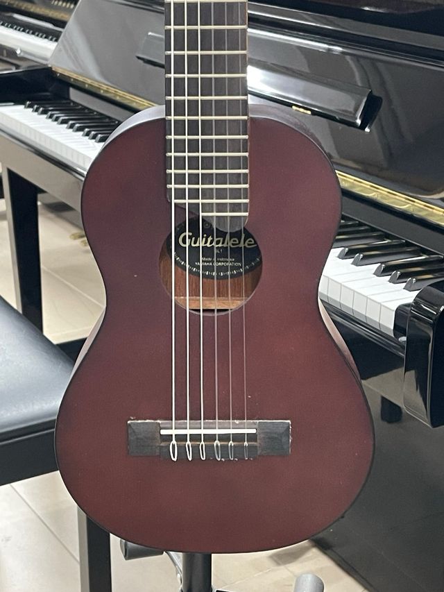Guitalele Yamaha GL1