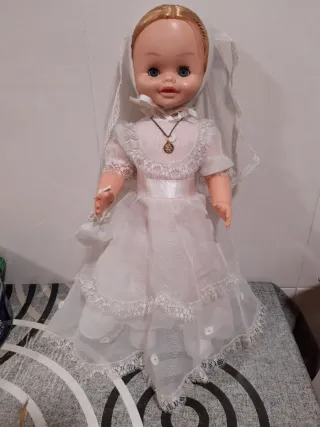 Muñeca antigua de comunión