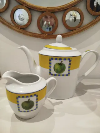 Cafetera y Lechera Porcelana con Manzana