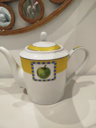Cafetera y Lechera Porcelana con Manzana