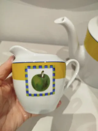 Cafetera y Lechera Porcelana con Manzana