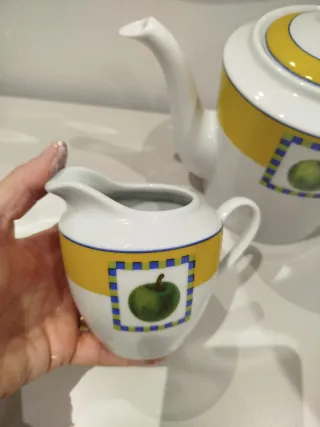 Cafetera y Lechera Porcelana con Manzana