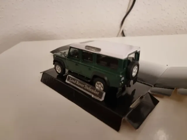 Land Rover Defender Largo 1:43