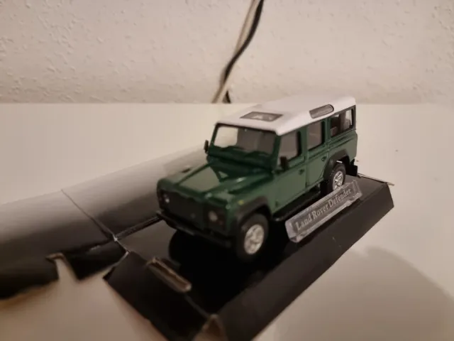 Land Rover Defender Largo 1:43