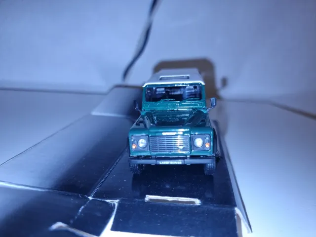 Land Rover Defender Largo 1:43