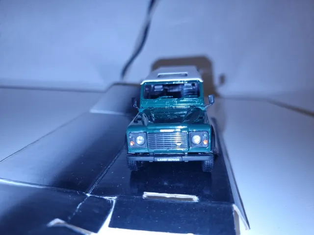 Land Rover Defender Largo 1:43