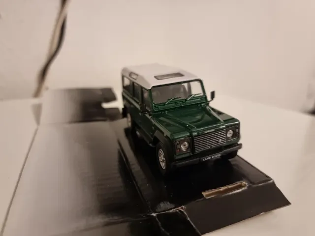 Land Rover Defender Largo 1:43