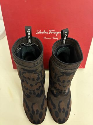 Botines Salvatore Ferragamo leopardo