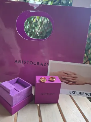 Pendientes Aristocrazy Dorados Nuevos con Bolsa
