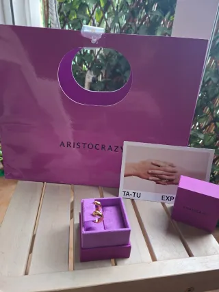 Pendientes Aristocrazy Dorados Nuevos con Bolsa