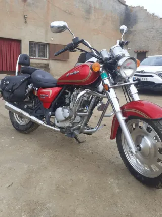 Moto Custom 125 KENROD Roja