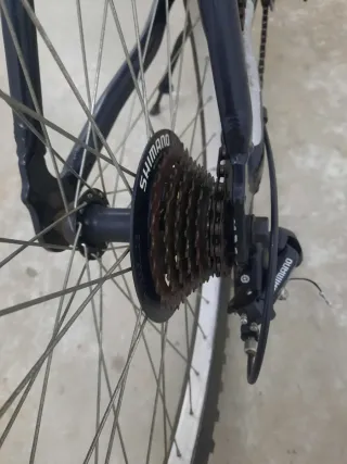 Bicicleta de montaña negra