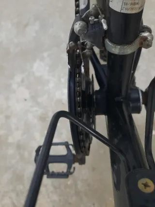 Bicicleta de montaña negra