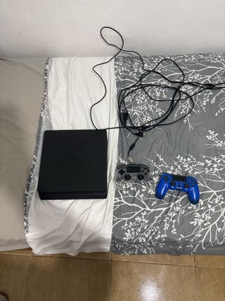 Consola Sony PS4 Slim Negra