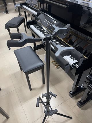 Supporto per 3 Chitarre Admira, regolabile in altezza con morsetti automatici