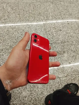 iPhone 11 64GB Rojo 10/10 con funda y cargador