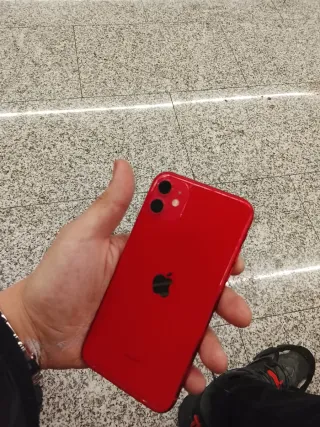iPhone 11 64GB Rojo 10/10 con funda y cargador