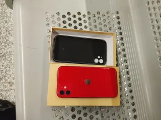 iPhone 11 64GB Rojo 10/10 con funda y cargador