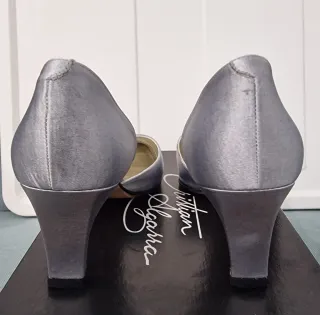 Zapatos de salón plata. Cristian Algarra