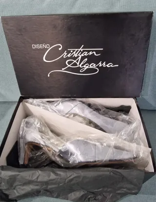Zapatos de salón plata. Cristian Algarra