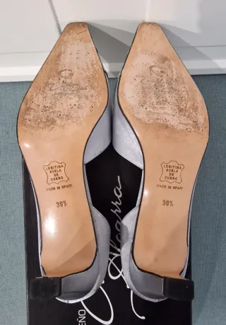 Zapatos de salón plata. Cristian Algarra